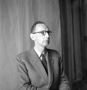 856529 Portret van J.E. Inglis Arkell, leraar Engels aan de Rijks Hogere Burgerschool (Rijks HBS, Kruisstraat 1) te Utrecht.